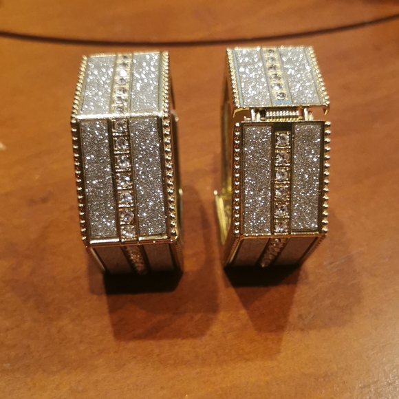 Bracelets - Picture 2 of 3